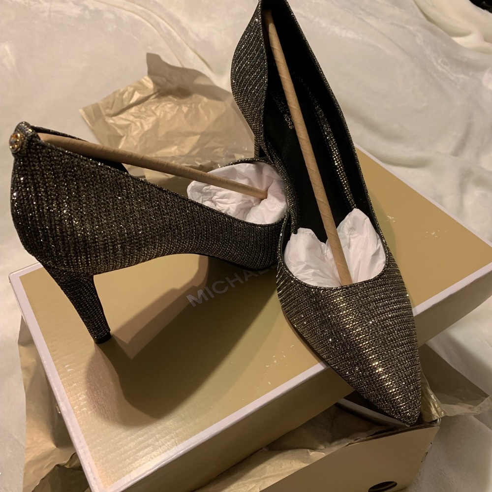 Michael Kors Dorothy Flex black/gold pumps